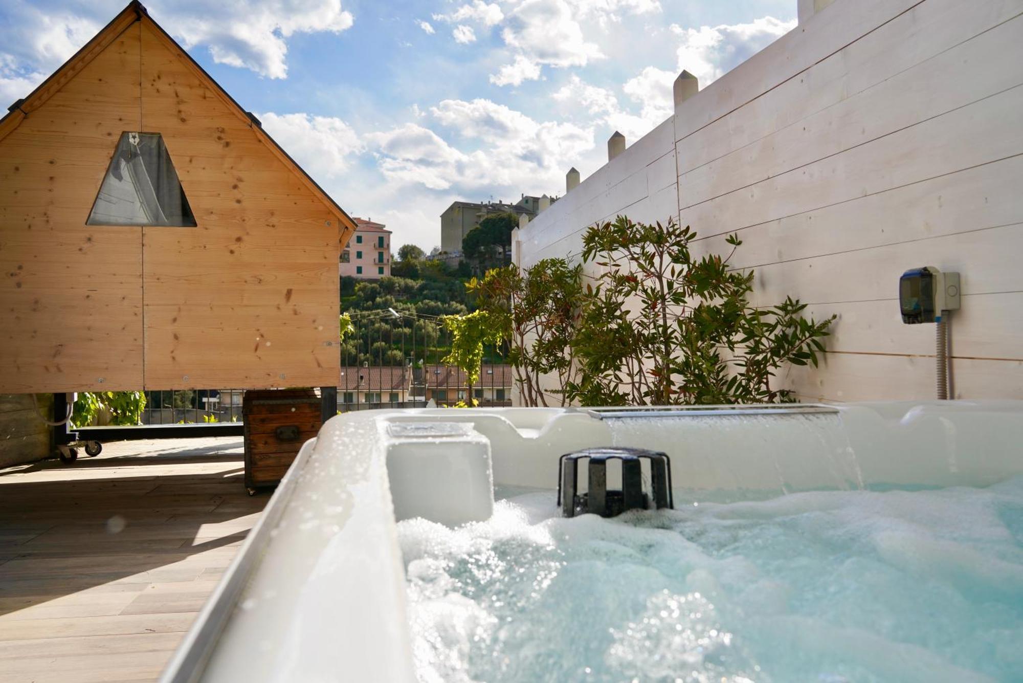Starsbox Jacuzzi Privata E Piscina Vista Mare Hotel Челе Лигуре Екстериор снимка